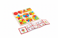 Puzzle Montessori de formas geométricas sobre fondo blanco